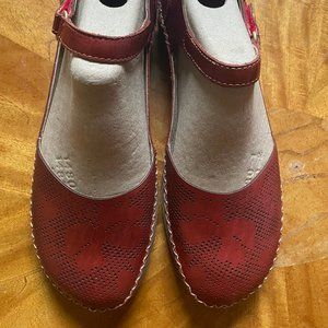 NEW Pikolinos Womens Sandia W8K-0548 40 M EU / 9 M US Rare red